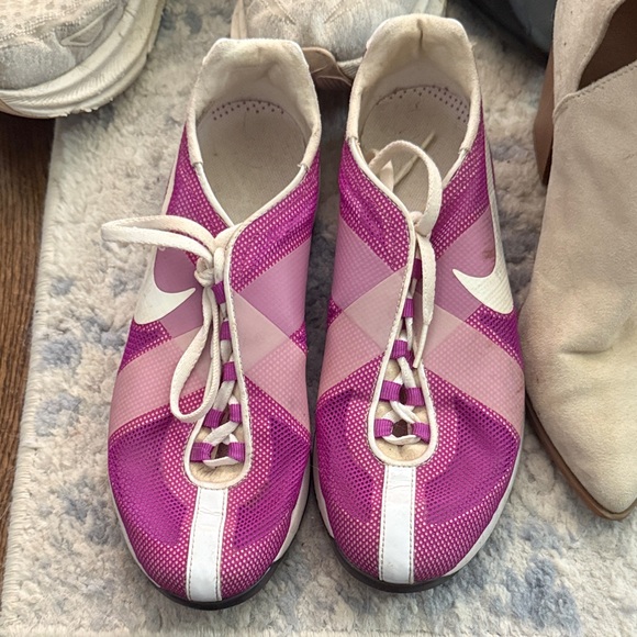 Nike Women's Fuchsia and White Golf Shoes - Picture 1 of 3